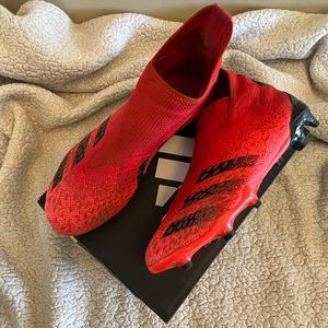EUC Adidas Soccer Cleats - no tie